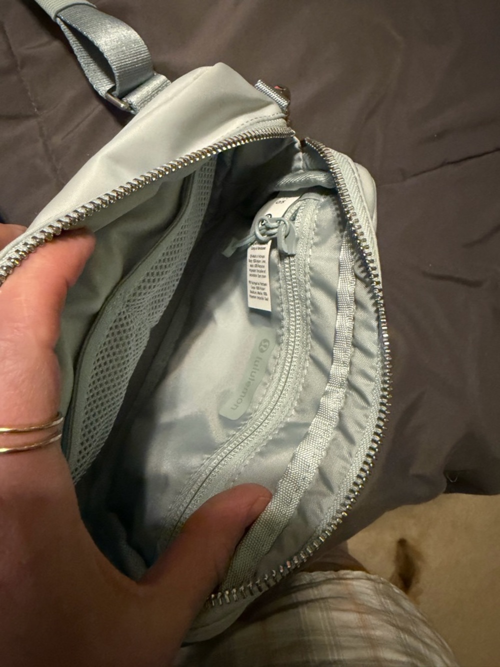lululemon athletica Everywhere Crossbody Bag in Pelican - Picture 4 of 6